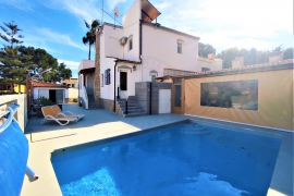 Venta - Chalet pareado - Torrevieja - Urbanización Los Balcones