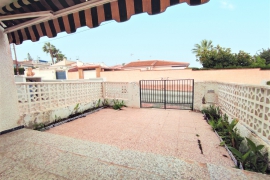 Venta - Chalet adosado - Torrevieja - Urbanización Los Balcones