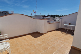 Продажа - Отдельный чалет - Torrevieja - Урбанизация Lago Jardín II