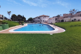 Продажа - Отдельный чалет - Torrevieja - Урбанизация Lago Jardín II