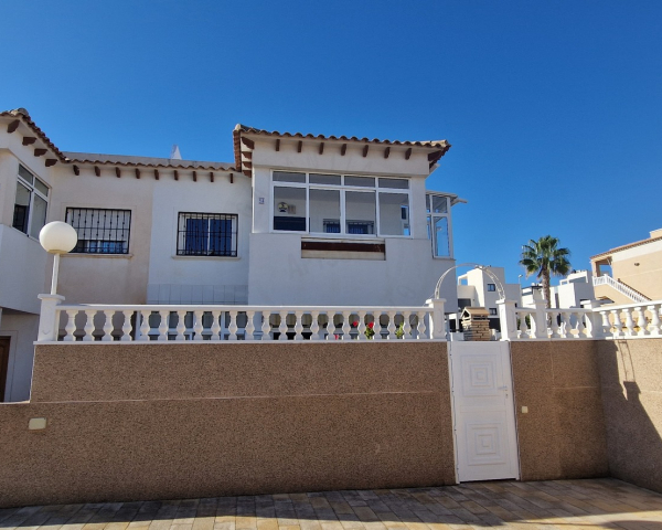 Bungalow - Venta - Torrevieja - Urbanización Punta Prima