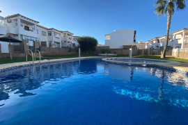 Venta - Bungalow - Torrevieja - Urbanización Punta Prima