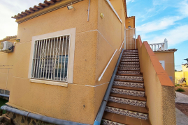 Venta -  Chalet independiente / Villa - Torrevieja - Urbanización San Luis