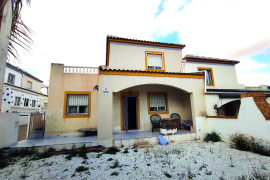 Venta - Chalet pareado - Torrevieja - Urbanización Los Balcones