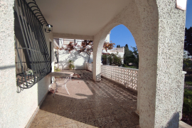Venta -  Chalet independiente / Villa - Torrevieja - Urbanización Los Balcones