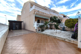 Venta - Chalet pareado - Torrevieja - Urbanización Los Balcones