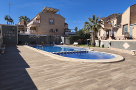 Venta - Chalet pareado - Torrevieja - Urbanización Los Balcones