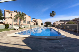 Venta - Chalet pareado - Torrevieja - Urbanización Los Balcones