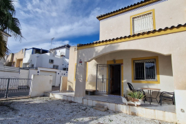 Venta - Chalet pareado - Torrevieja - Urbanización Los Balcones