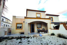 Venta - Chalet pareado - Torrevieja - Urbanización Los Balcones